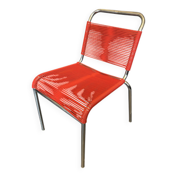 Chaise scoubidou ou spaghetti rouge chrome vintage 1960