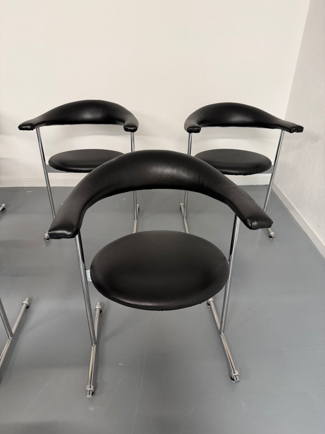 8 Airport Chairs Model 037 designed by Hans Kaufeld / Geoffrey Harcourt