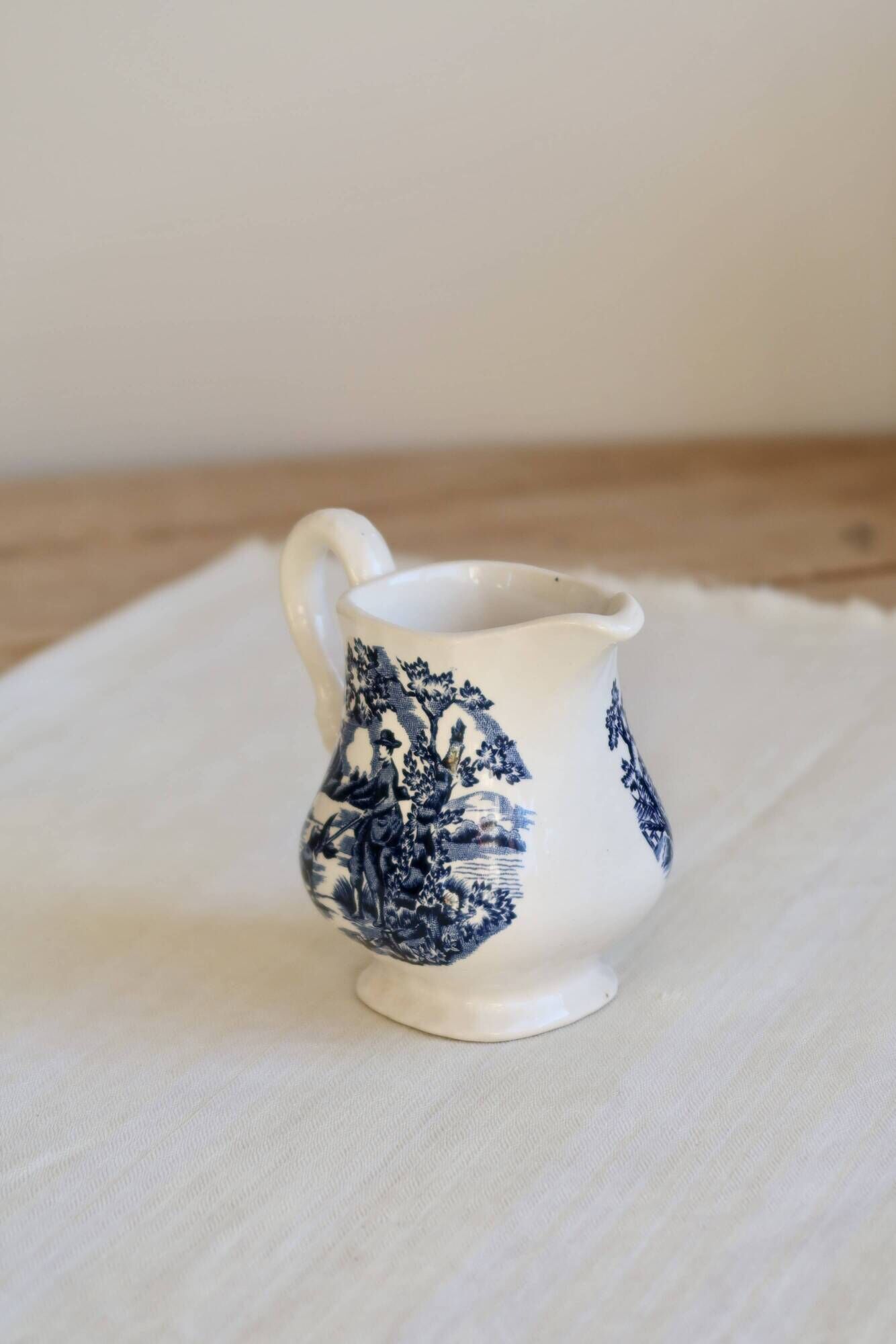 Vintage Myott milk jug "The Hunter" - English blue and white porcelain