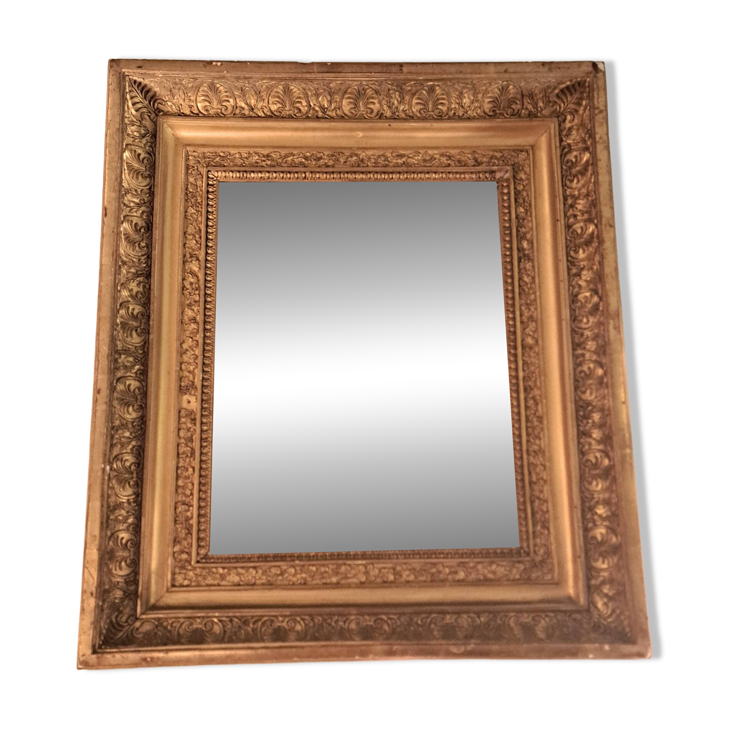 Miroir époque Restauration en bois doré à la feuille