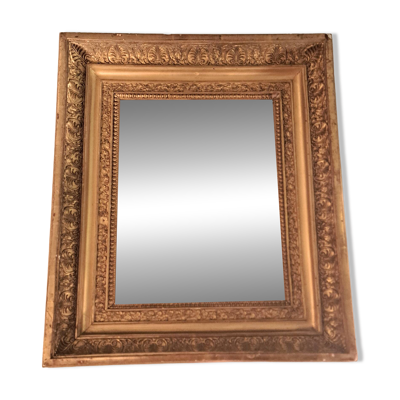 Miroir époque Restauration en bois doré à la feuille