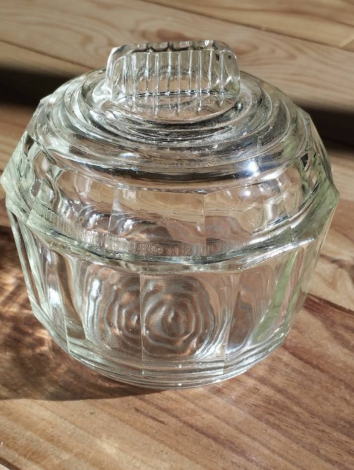 Pale green tinted glass bonbonnière – Delicate vintage shade