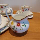 Tasses et pot à lait