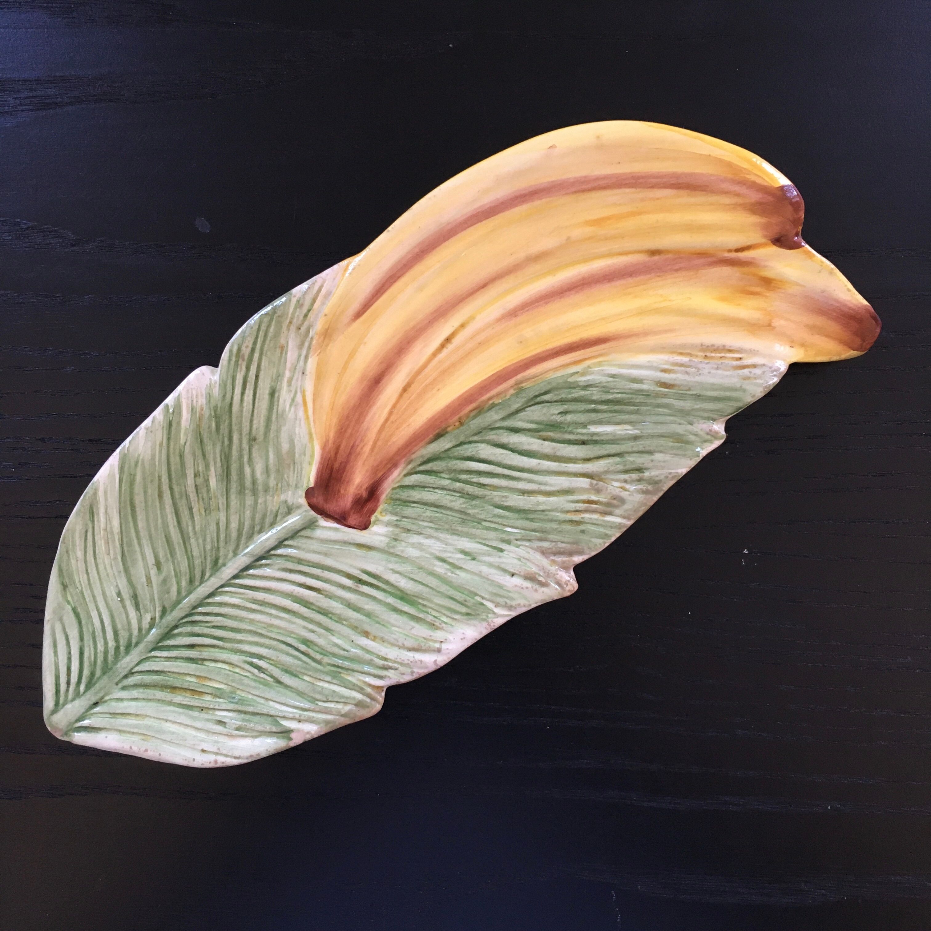 Banana-shaped slipcase in slipcase