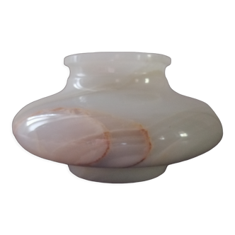 Vase boule aplati en albâtre