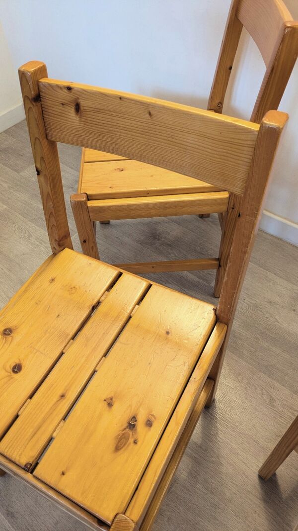 Table et chaises en pin massif, Mobilier de montagne modernistes