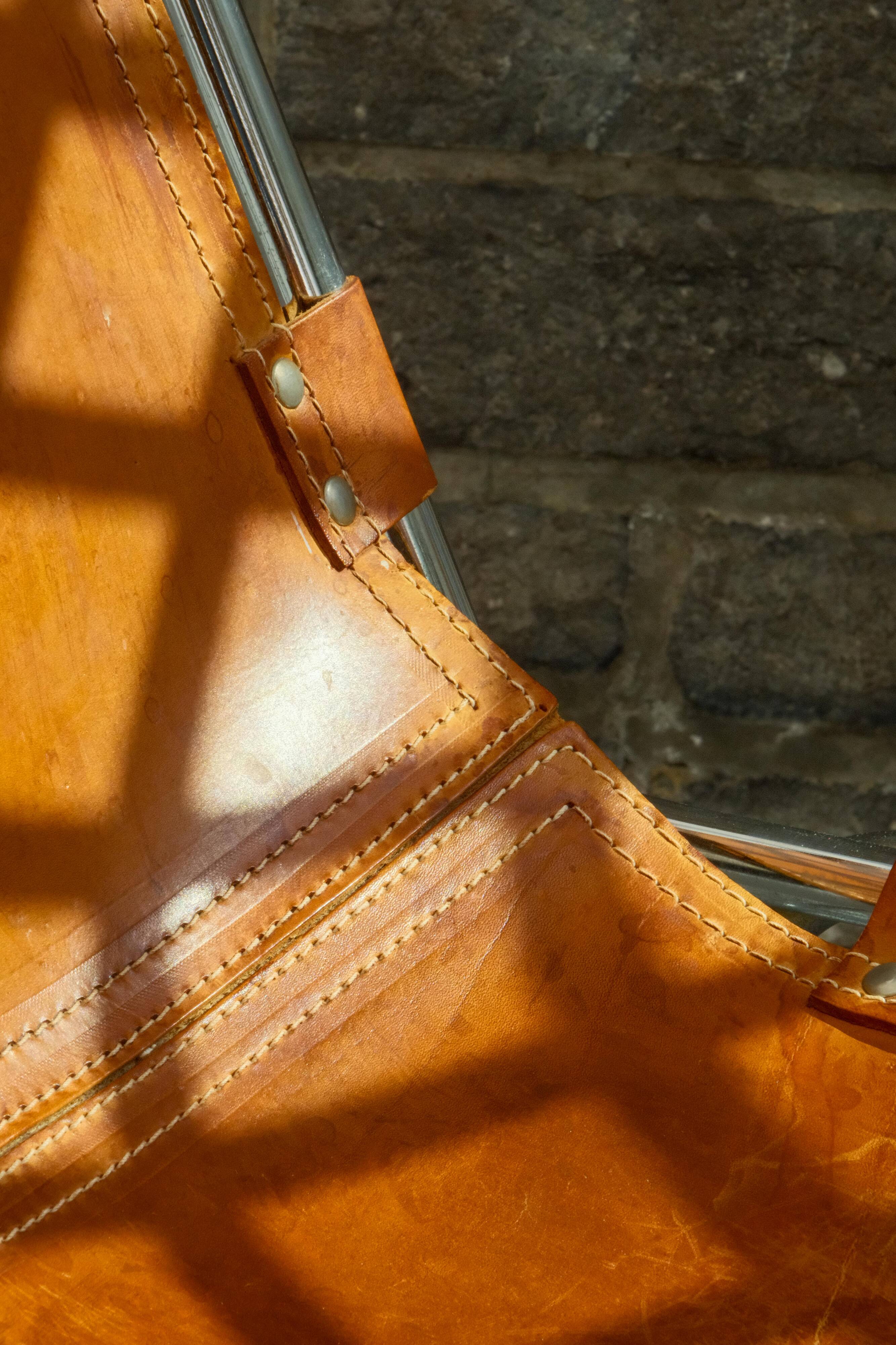 Chair Les Arcs Charlotte Perriand – Vintage patinated leather from the 60s/70s