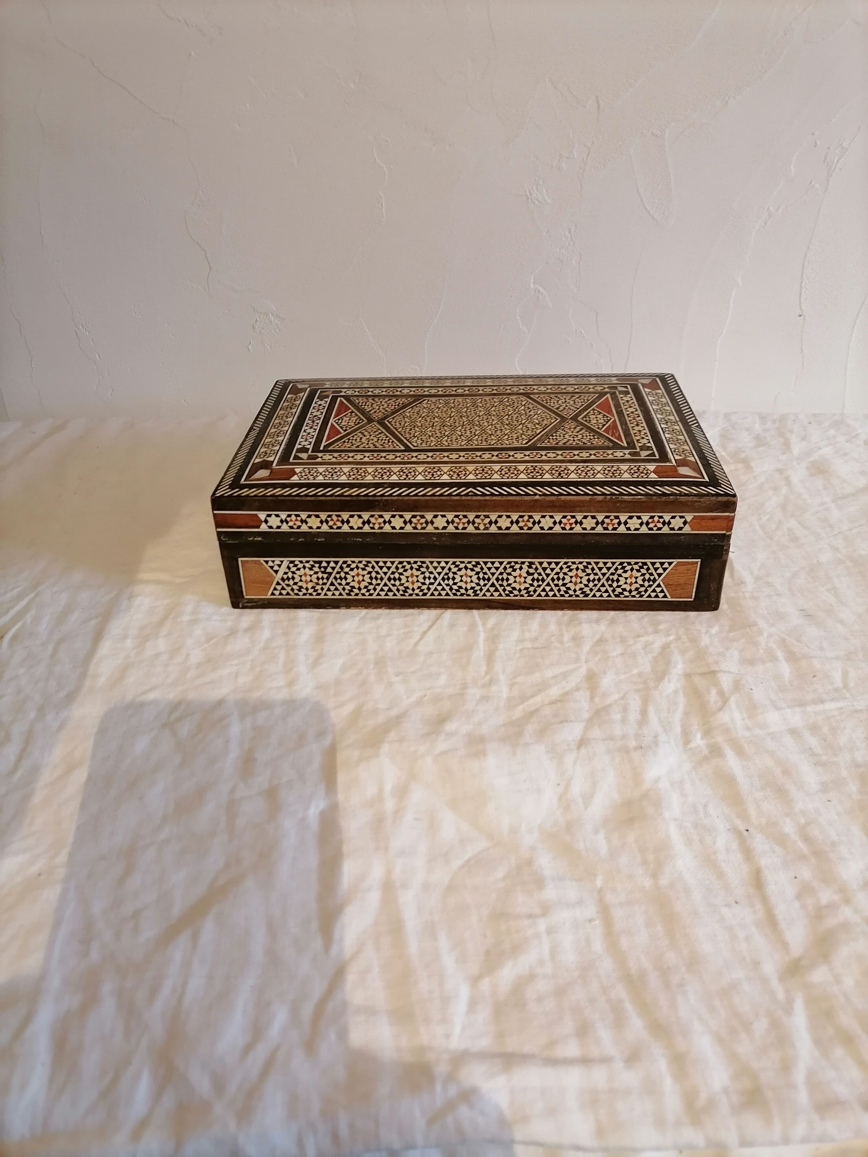 Former Syrian box in marquetry. Box. 1st half of the 20th century.