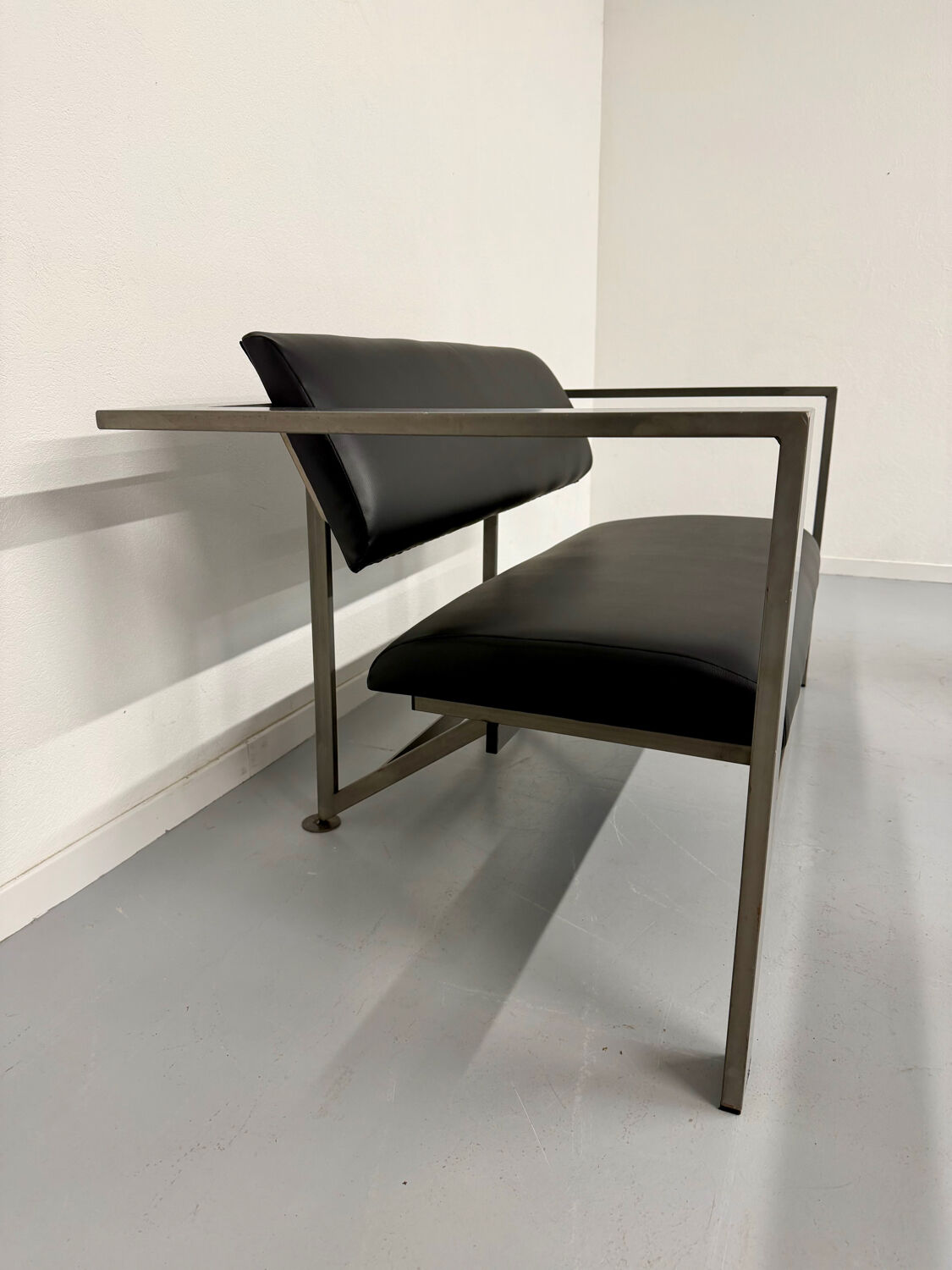 Salon brutaliste fauteuils simili métal design Karl Friedrich Forster