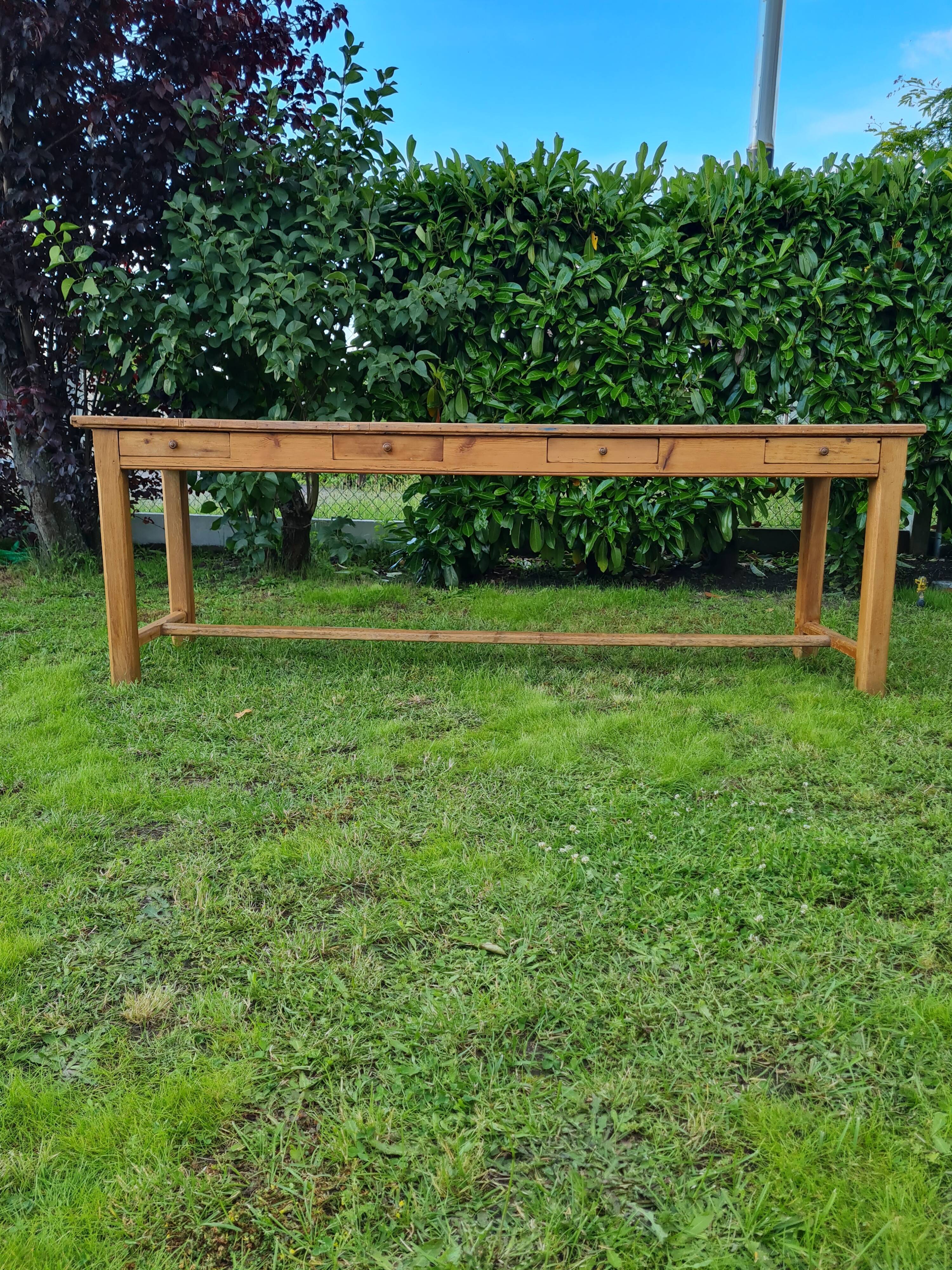 Farm table