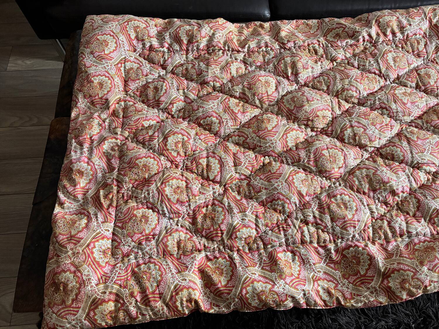 Vintage duvet/bedspread with a paisley pattern.