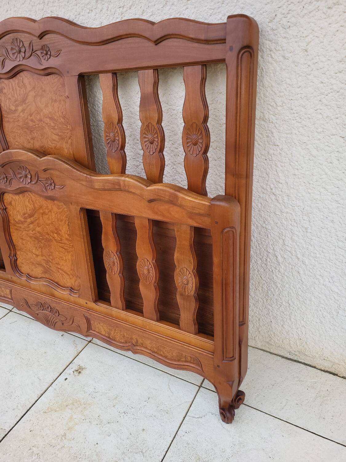 Bed frame for 140 x 190.