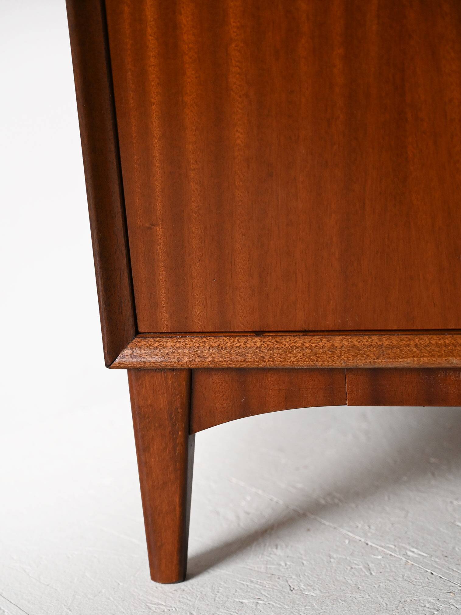 Storage cabinet with hinged doors