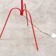 Lampe vintage tripode rouge, axe sur rotule 1950