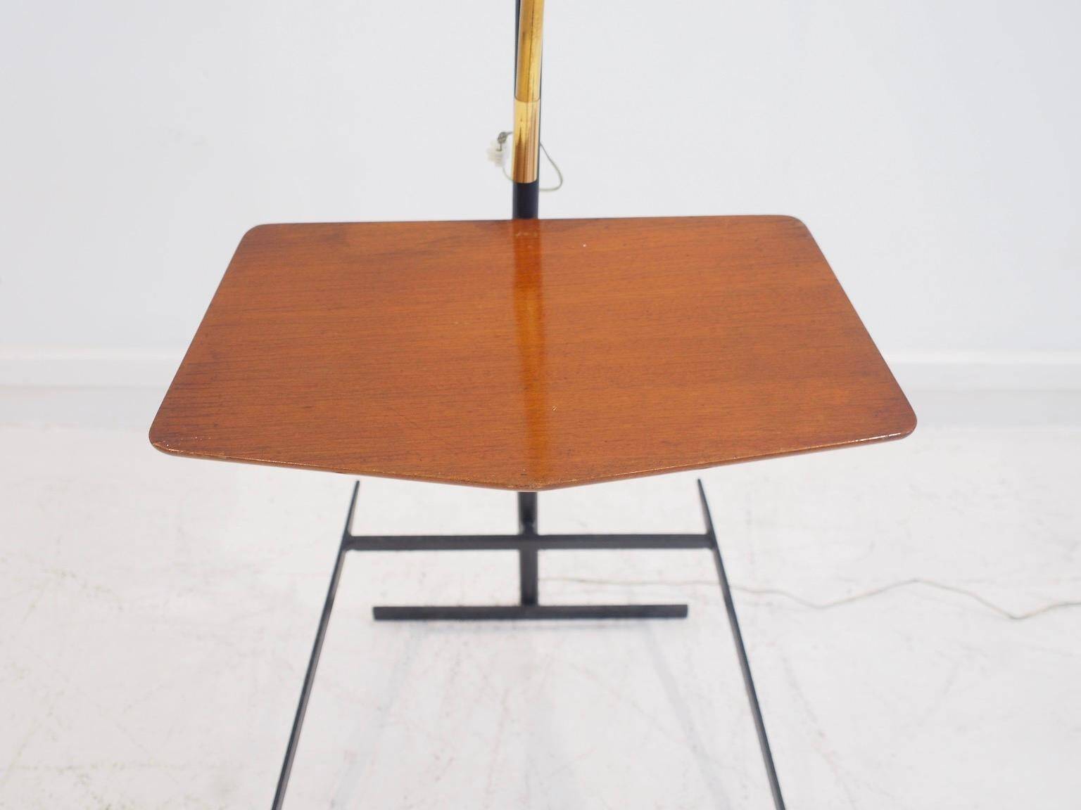 Brass and lacquered metal floor lamp with a wooden magazine shelf.