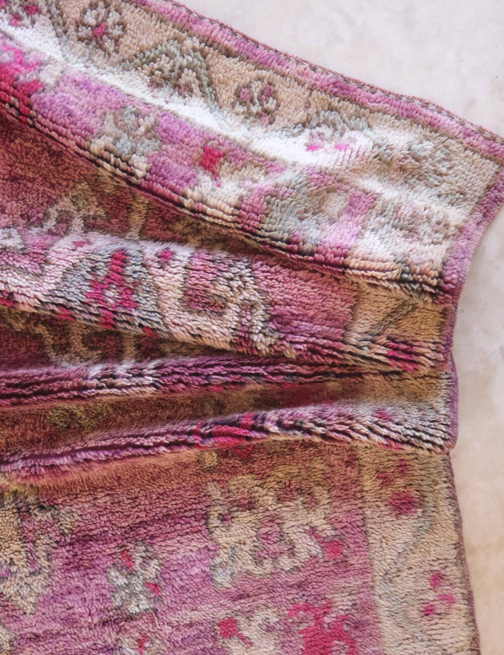 Vintage Berber Rug - 249 x 170 cm