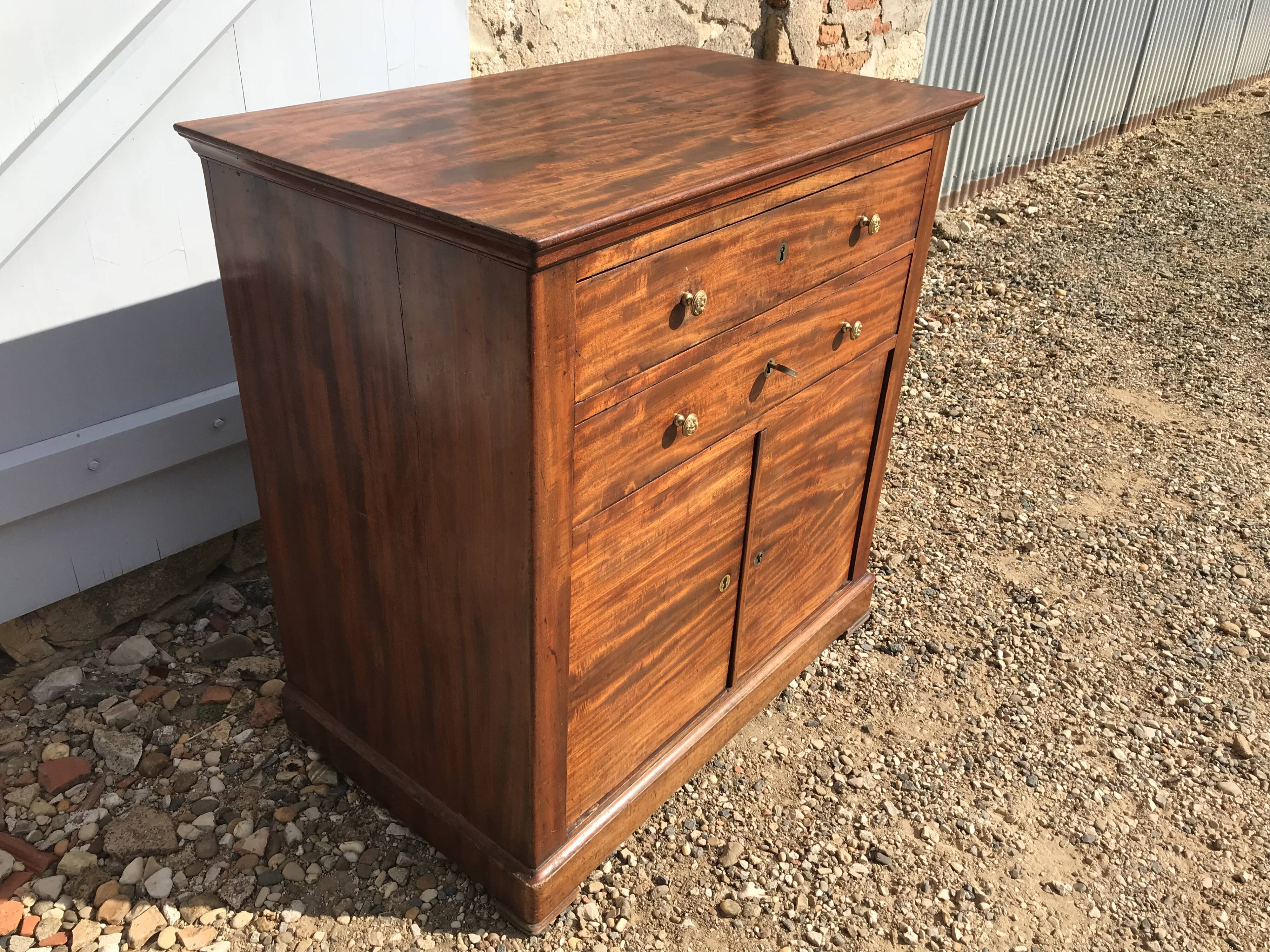 Entrance Cabinet / Buffet
