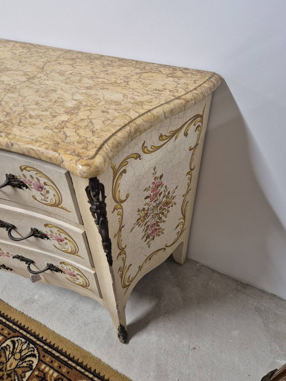 Louis XV style chest of drawers painted with flowers, Italian manufacture