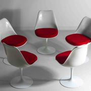 Beautiful set of 5 tulip chairs by Eero Saarinen for Knoll International, 1970s