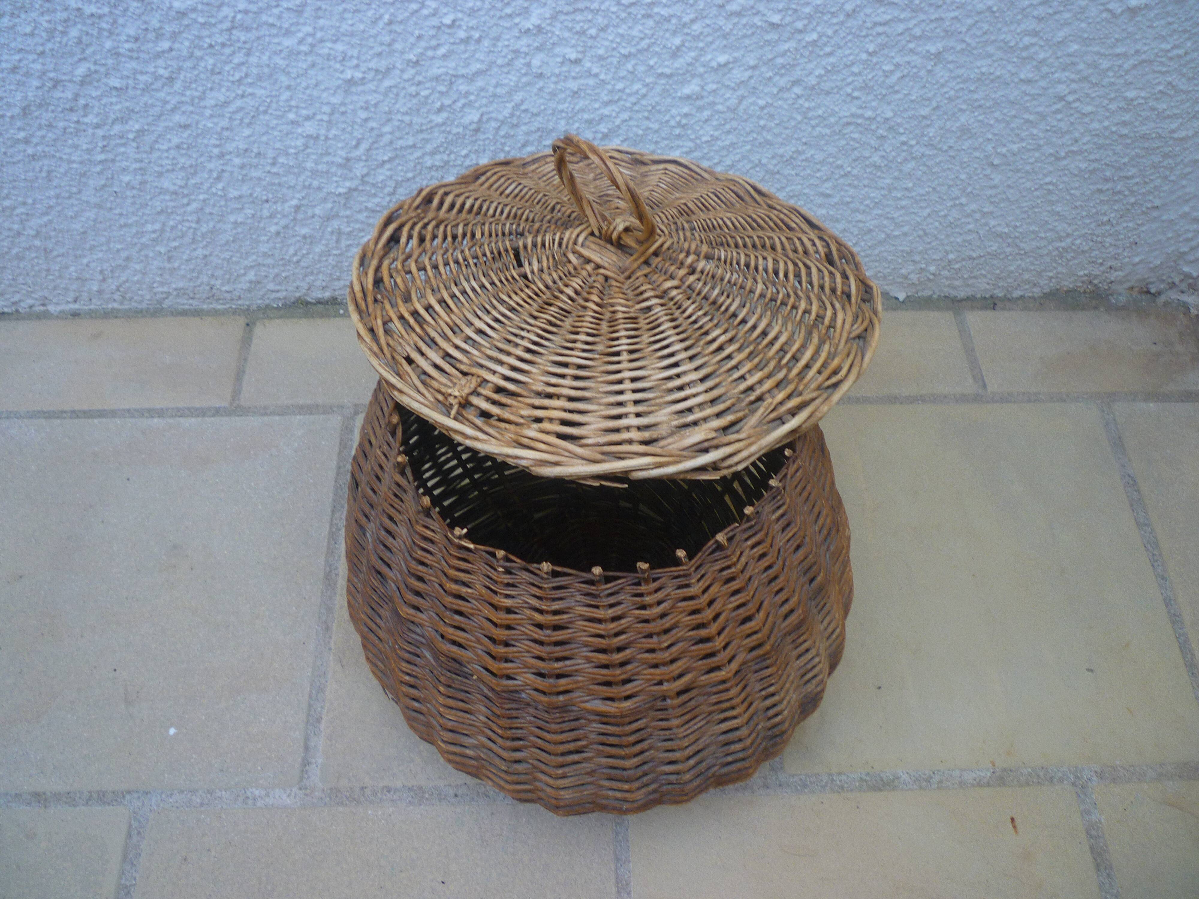Hamper clothesline or other wicker and rattan