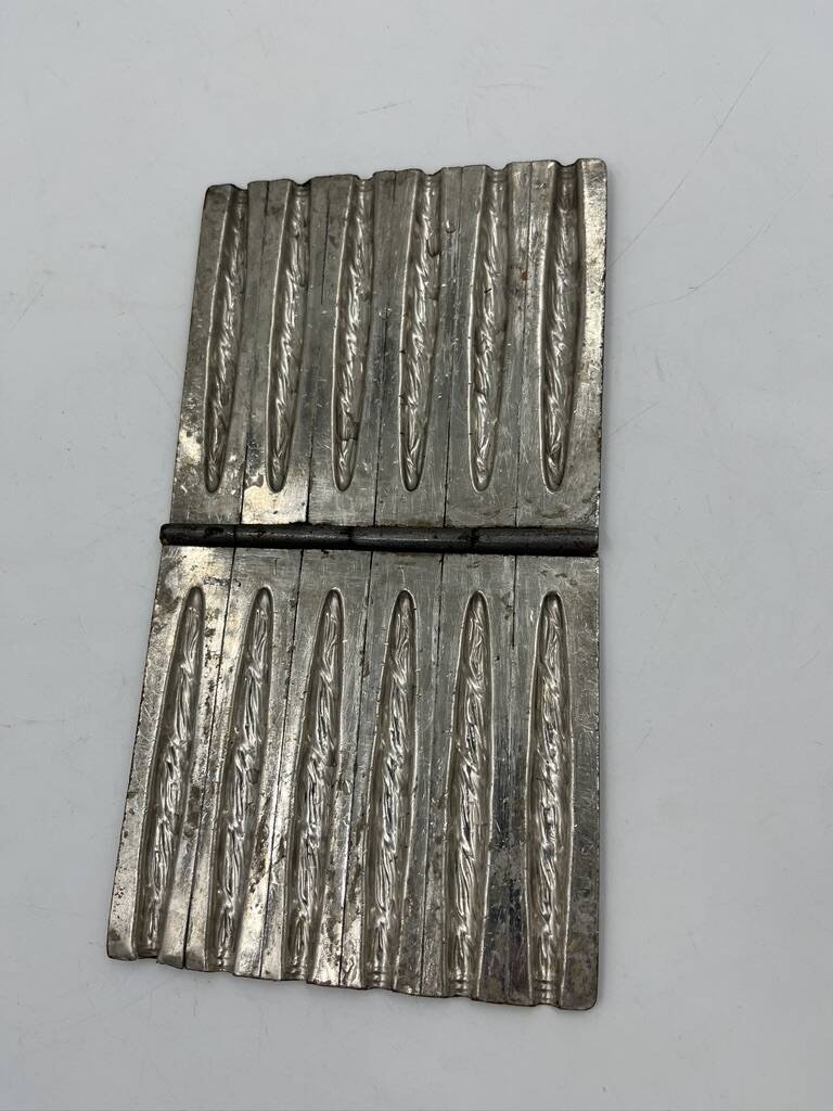 “Baguette” hinged chocolate mold