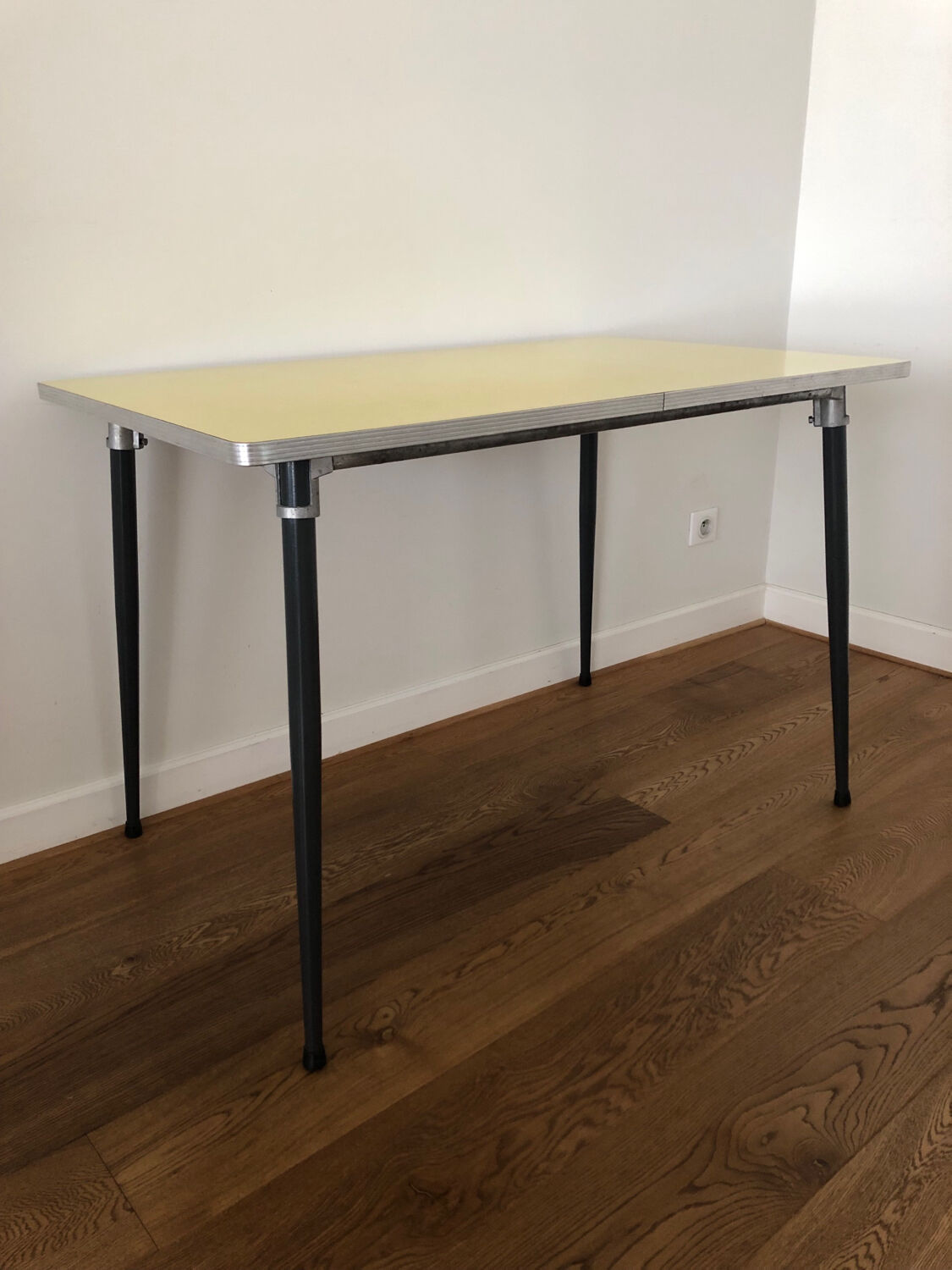 Mullca table