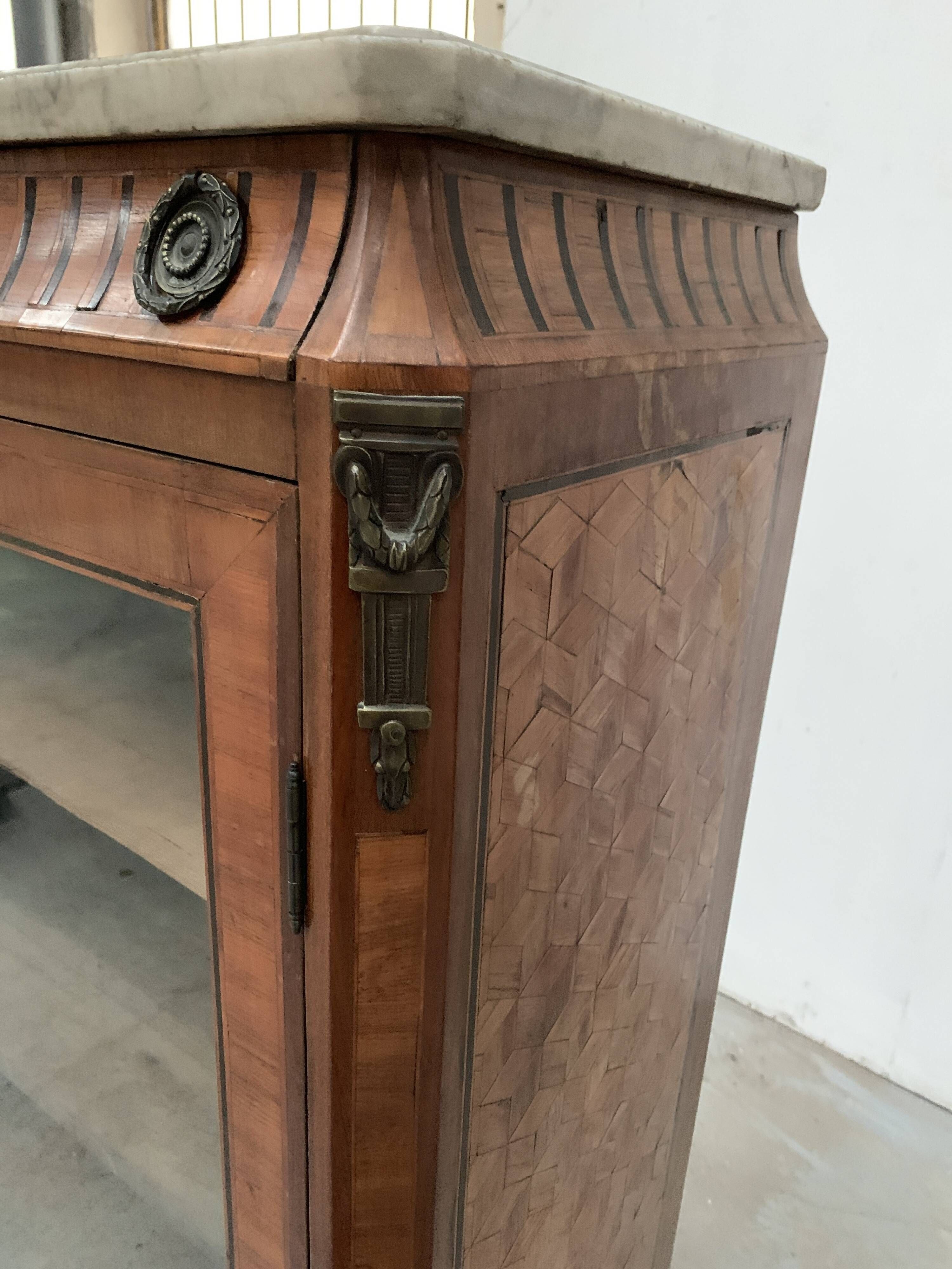 Louis XVI style one-door display case in 20th century wood marquetry