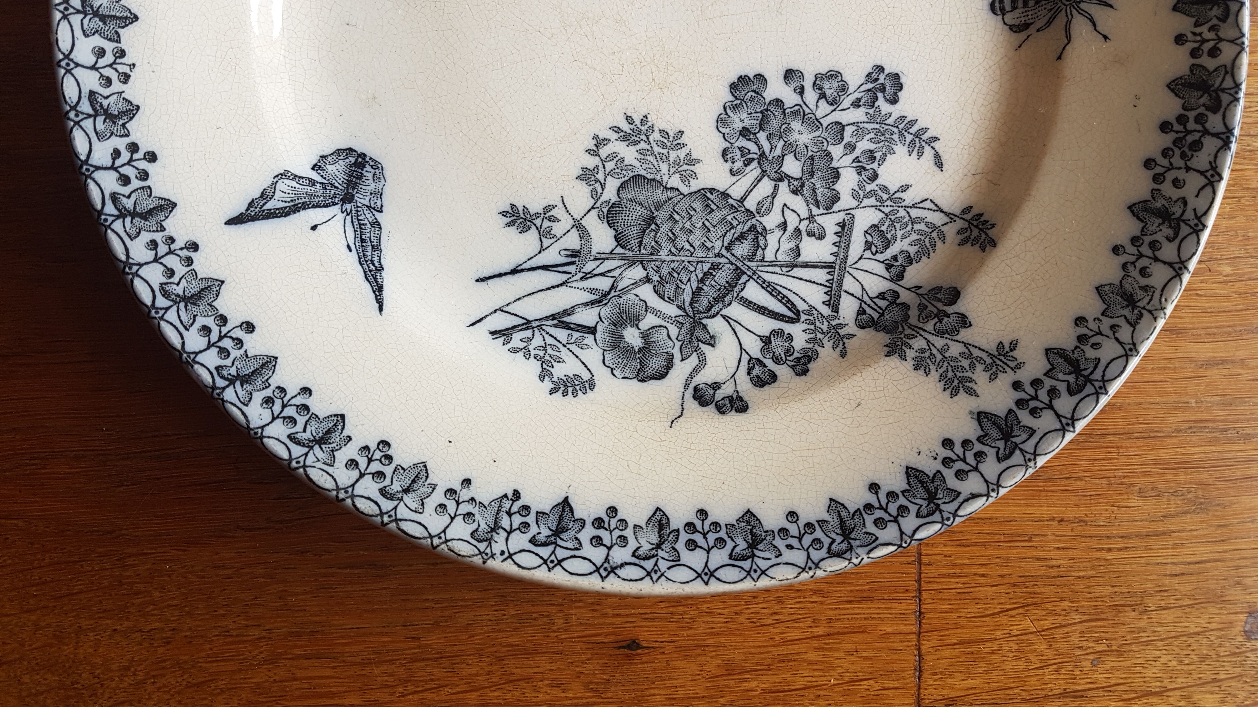 Plate with decoration of flowers