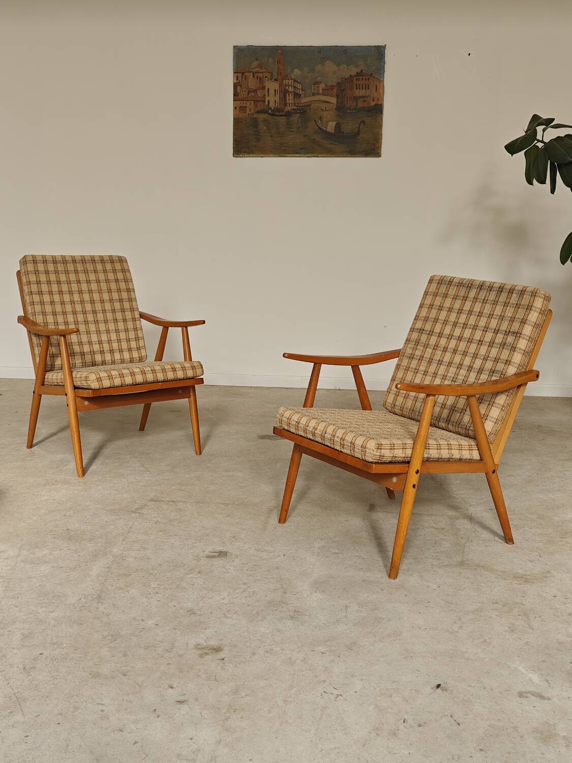 Pair of boomerang armchairs by antonin suman for ton (thonet)