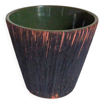 Enameled earthenware pot from the 1950s
