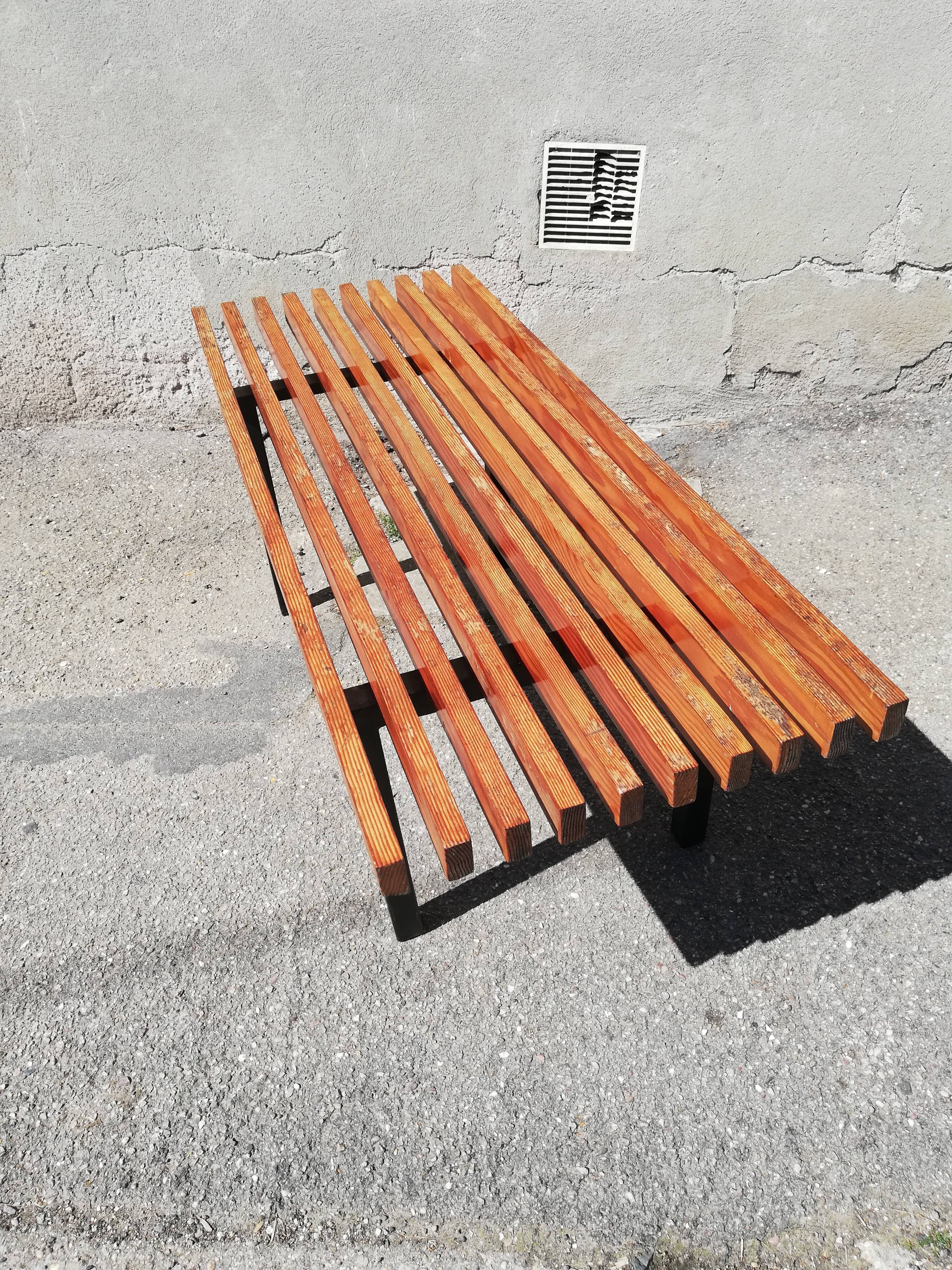 Banc vintage métal et lattes de bois