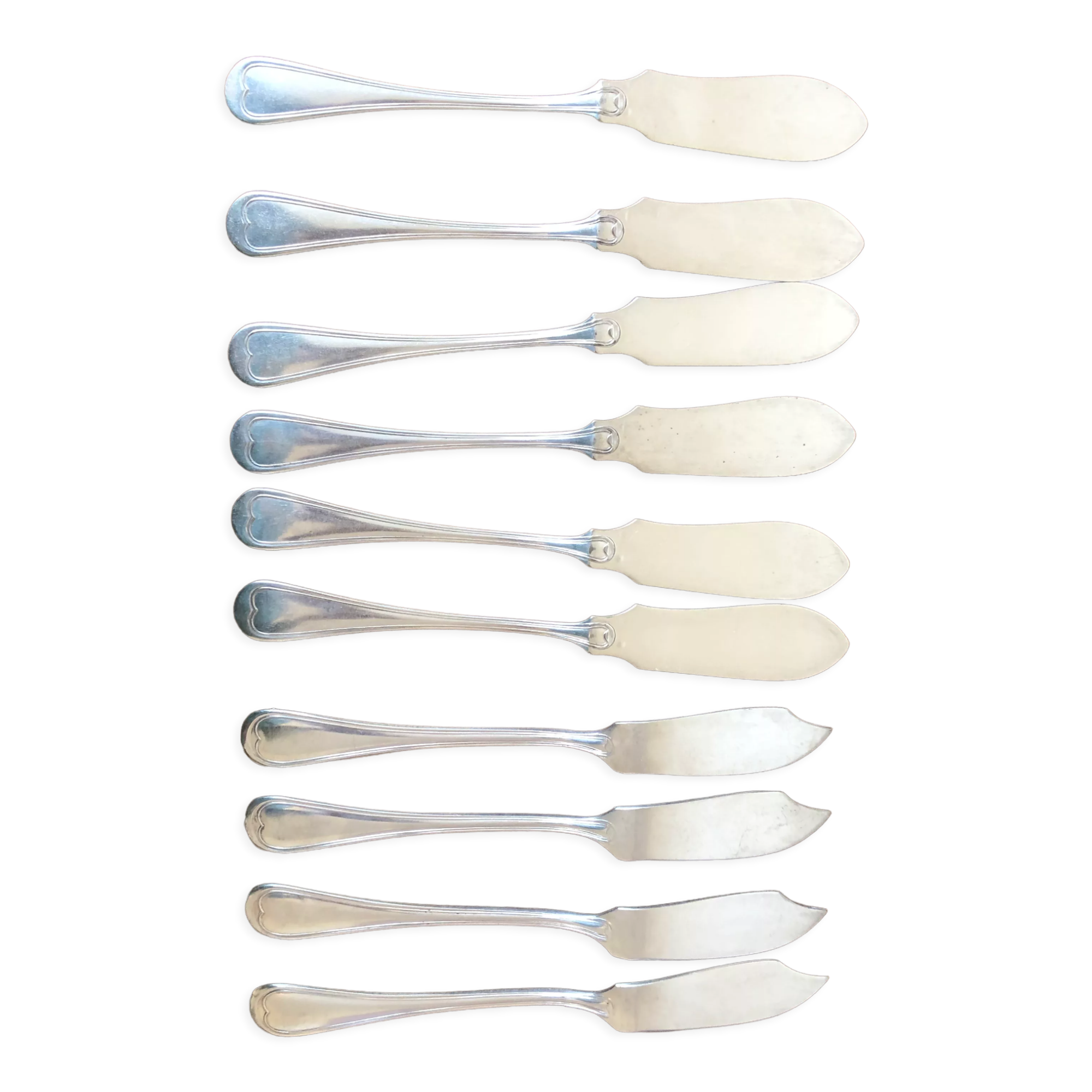 10 mismatched fish knives, silver metal