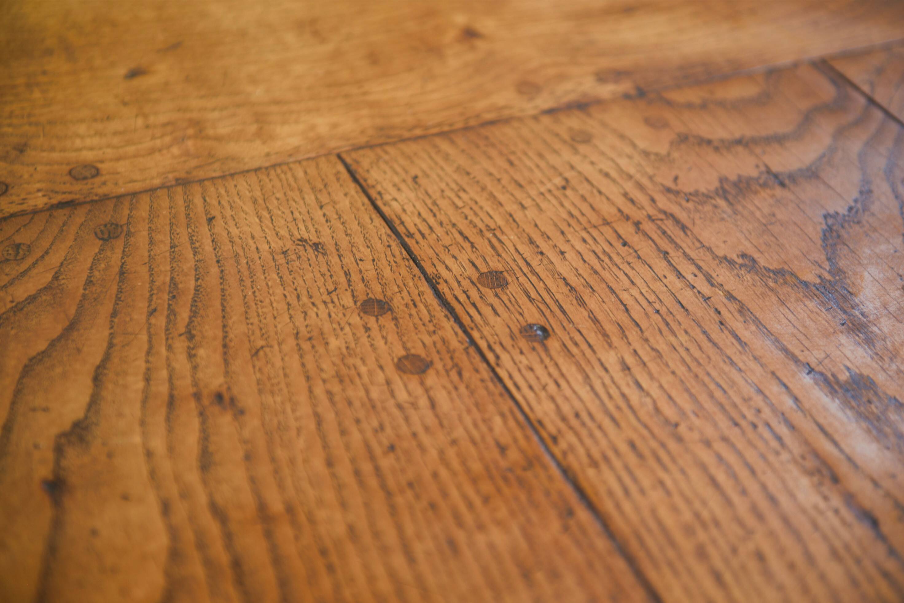 Table circulaire en chêne début 20ème