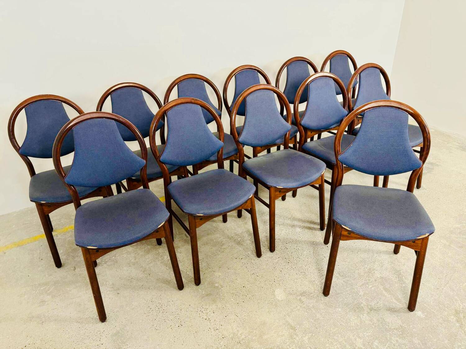 Lot de 12 chaises Baumann vintage assise Skaï bleu