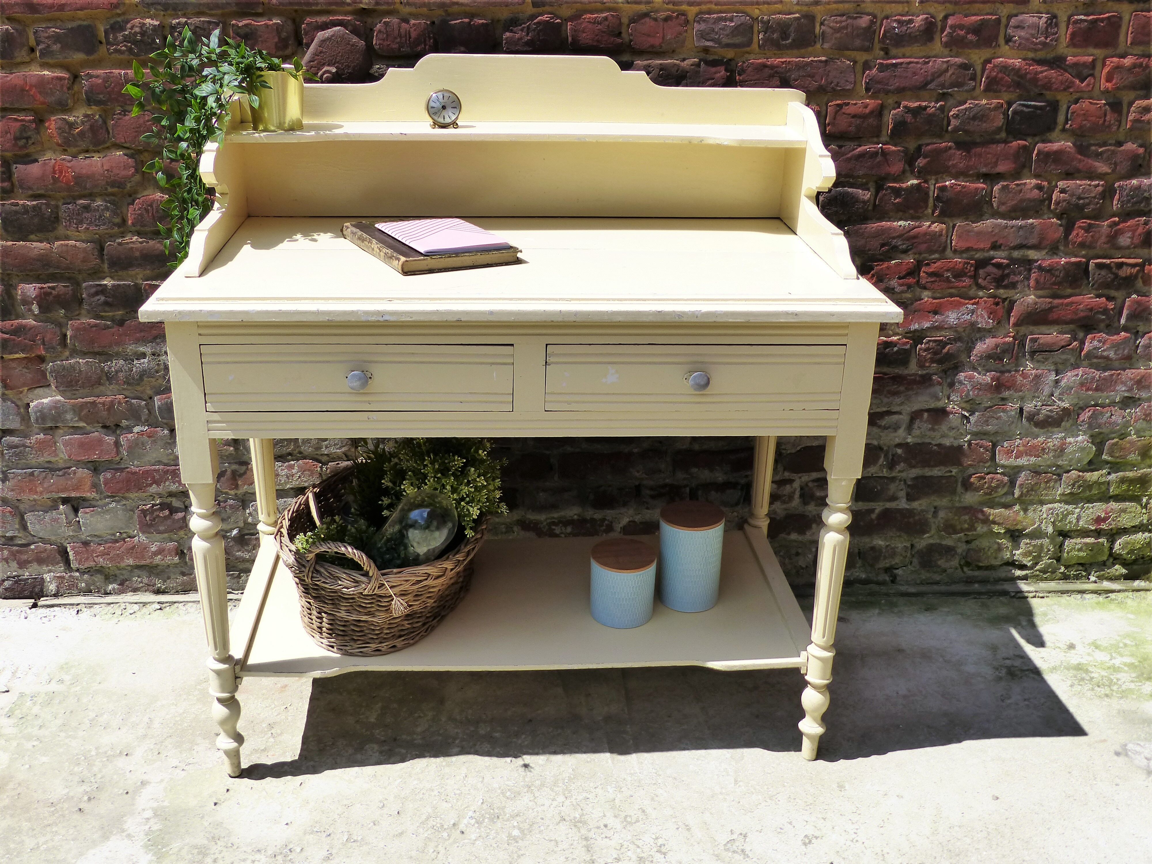 Dressing table toilet
