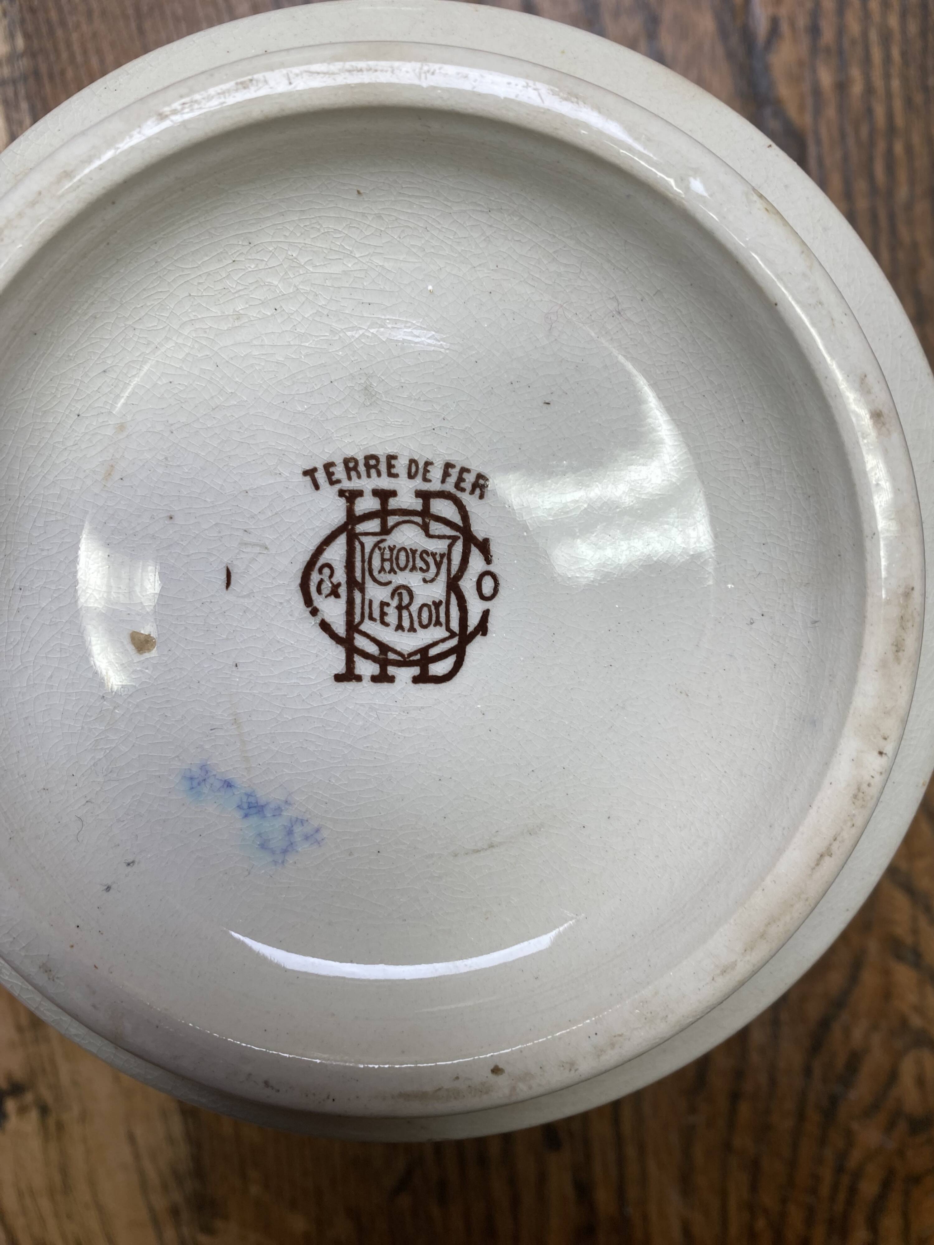 Earthenware bonbonnière