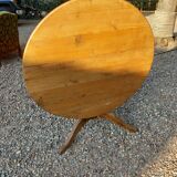 Antique solid wood table / pedestal table