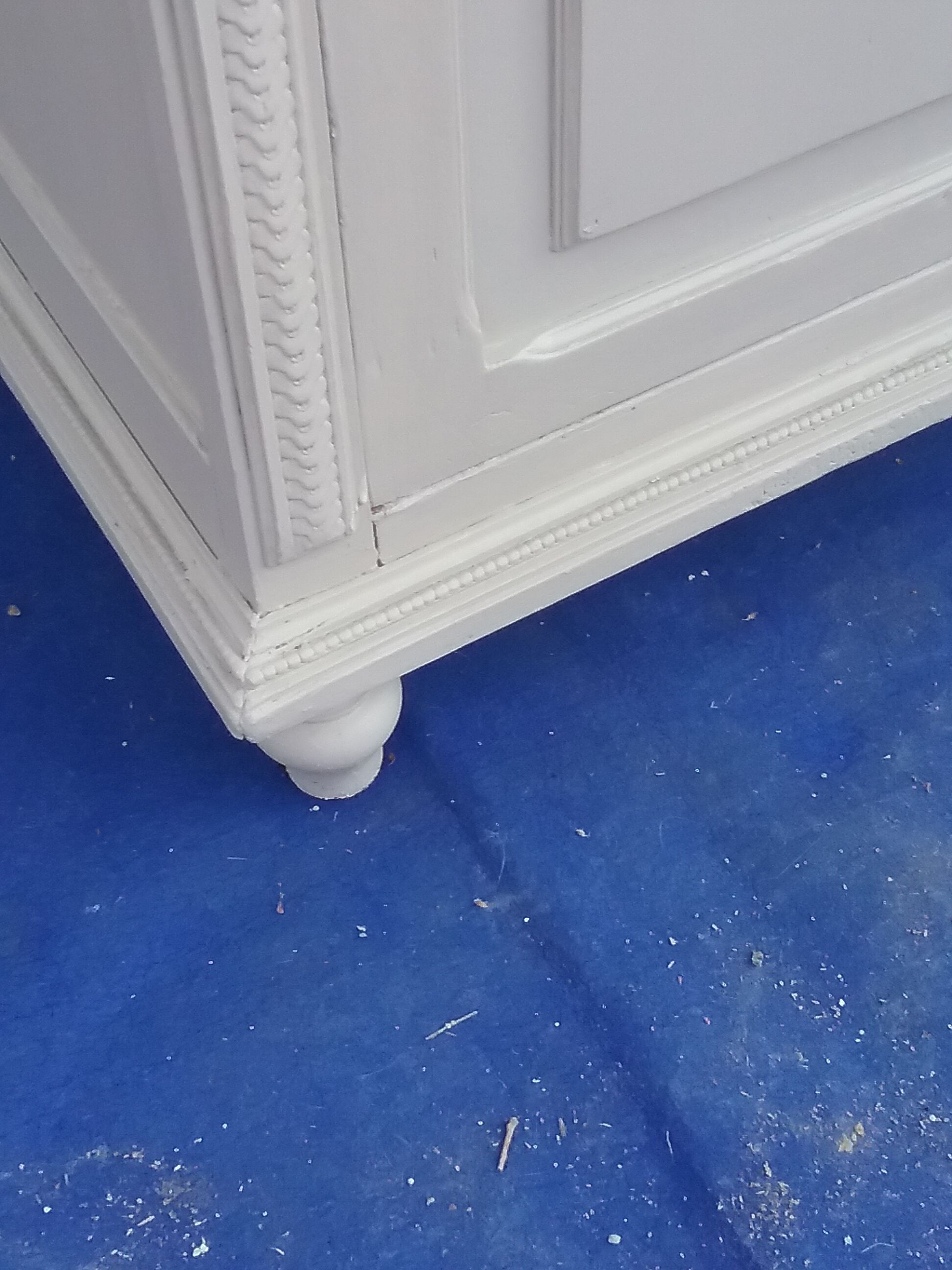 Vintage Parisian showcase