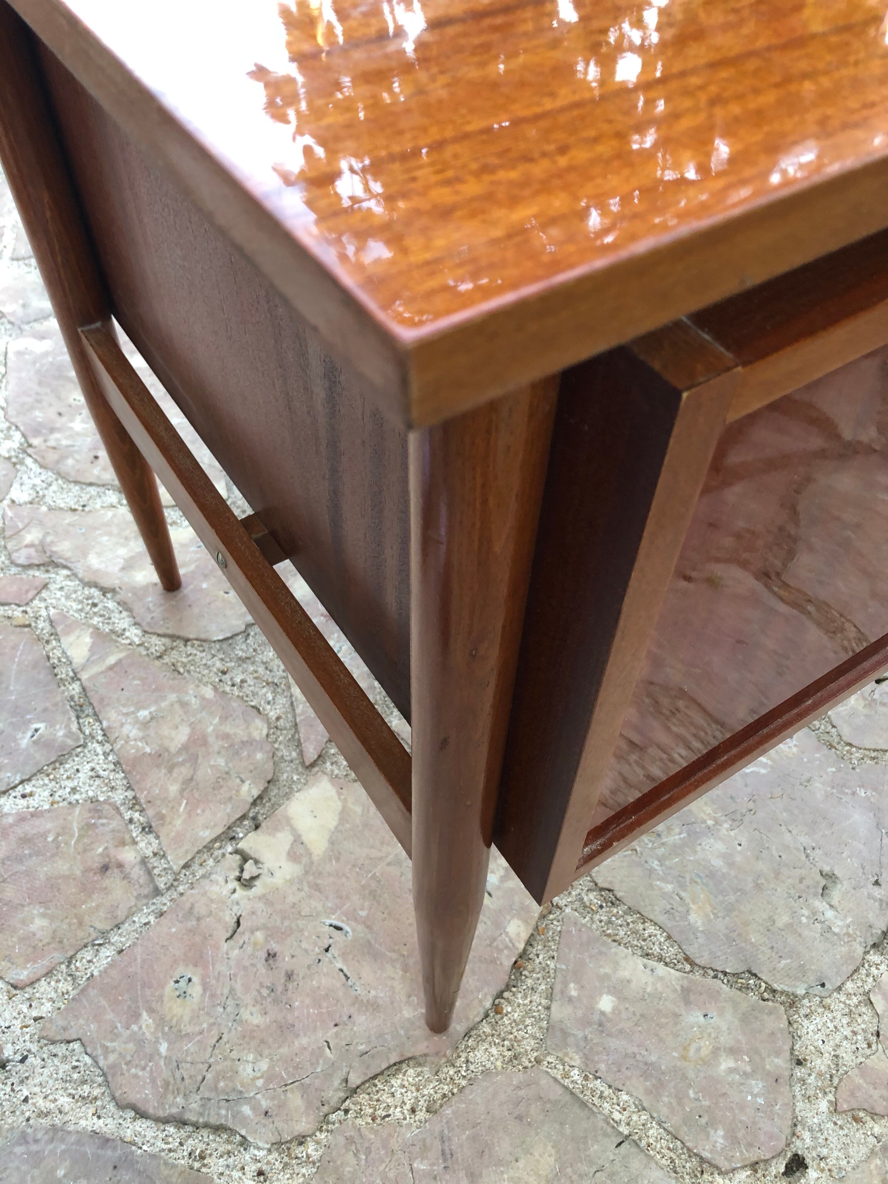 Bureau en bois des années 60