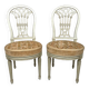 Paire de chaises en bois laqué blanc de style Louis XVI, XXe