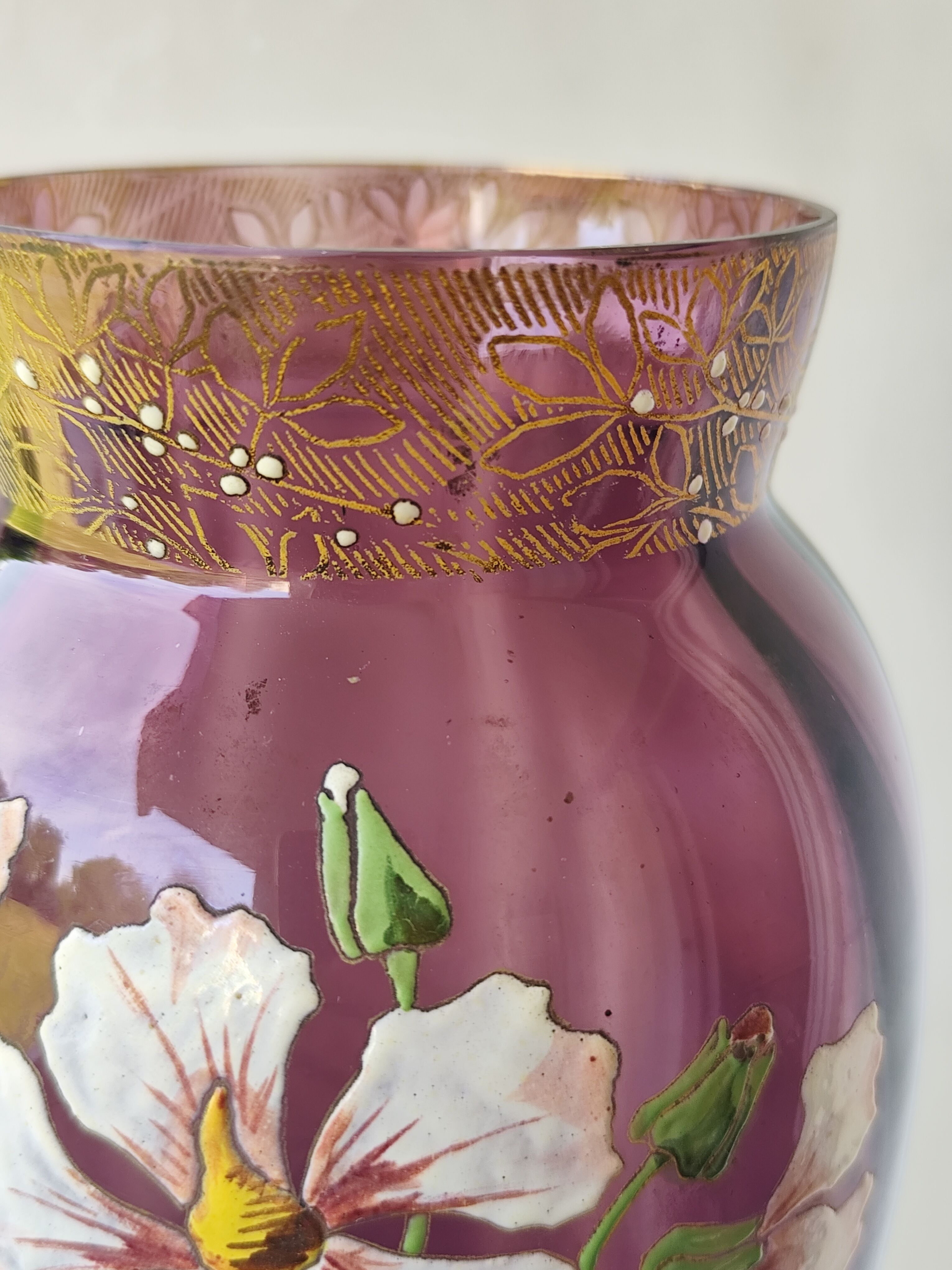 Vase en verre violet émaillé fleurs legras