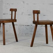 Paire de tabourets tripodes à dossier brutalistes, France, circa 1960