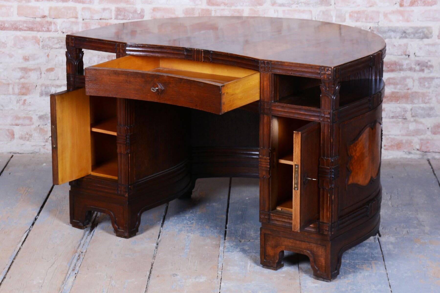 Czech Cubistic Writing Desk in Oak and Walnut, 1910s