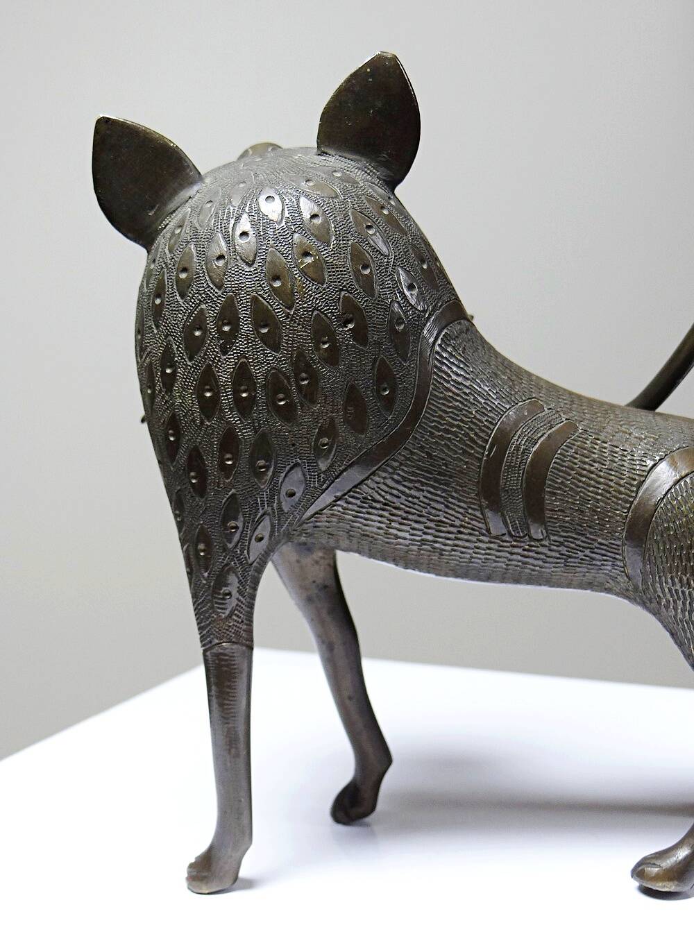 Subject, lion, hyena, beast in Bronze from Benin Dahomey Cotonou vintage/old