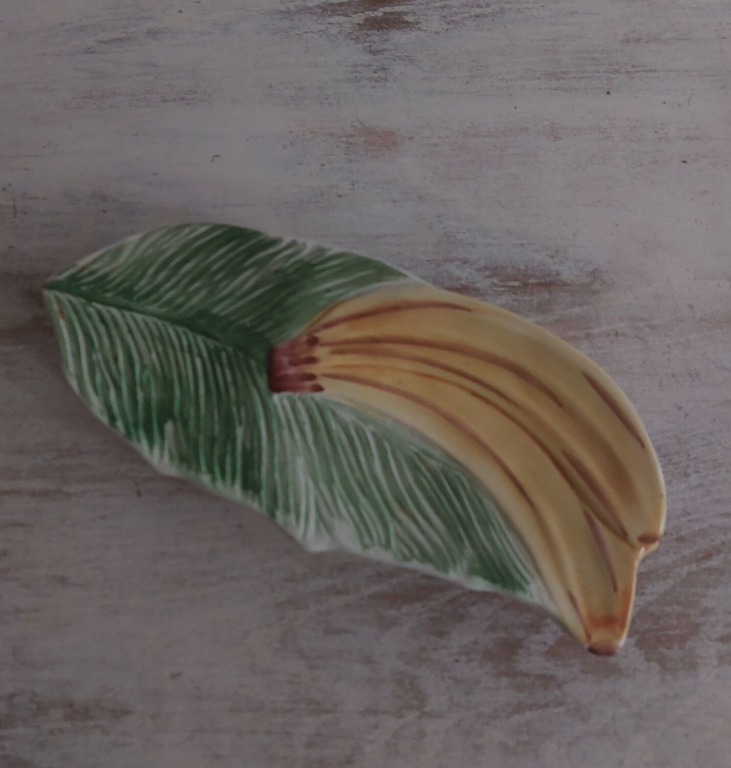 Ravier en barbotine trompe œil banane