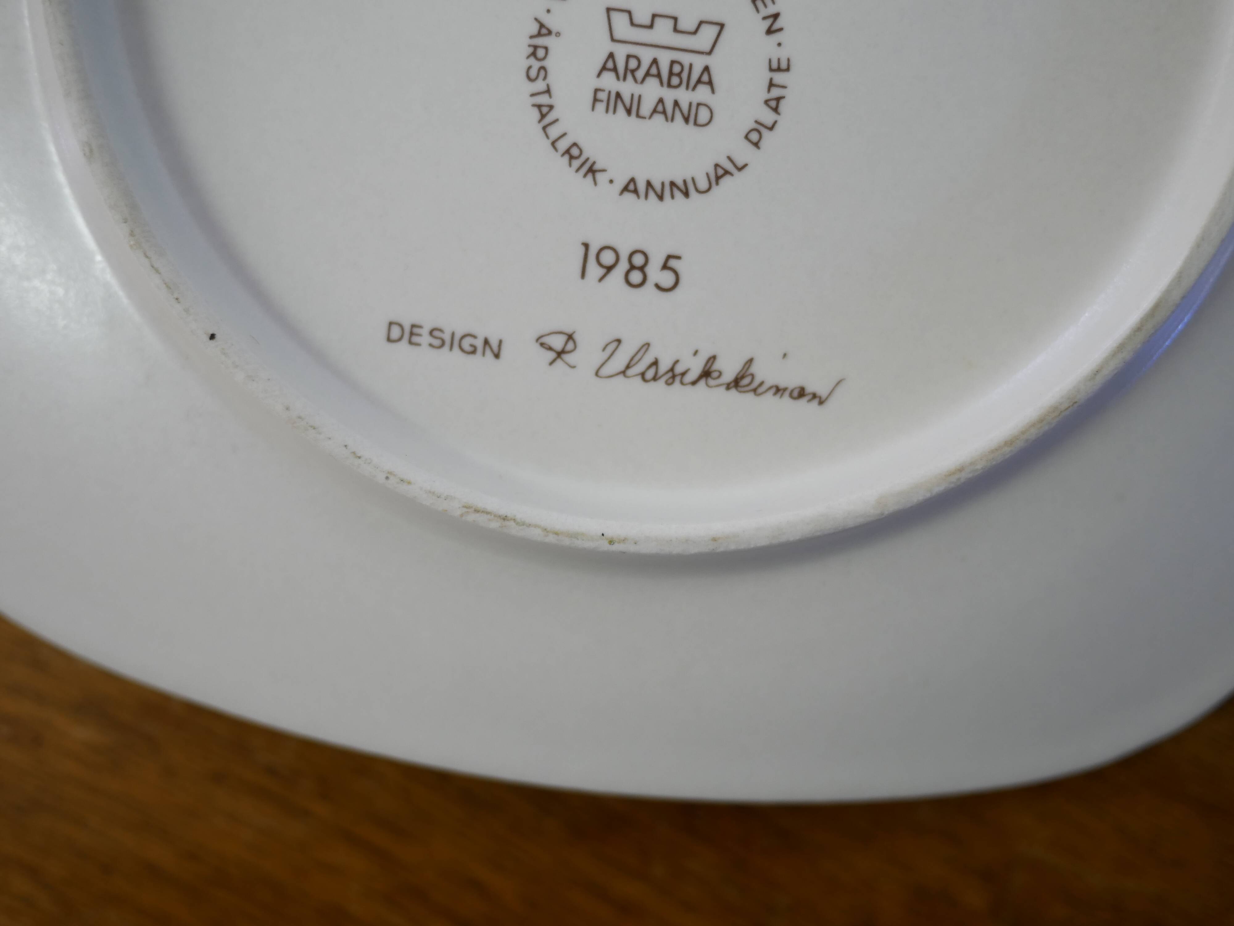 Vintage Scandinavian plate in ceramic by R. Uosikkinen, Arabia Finland