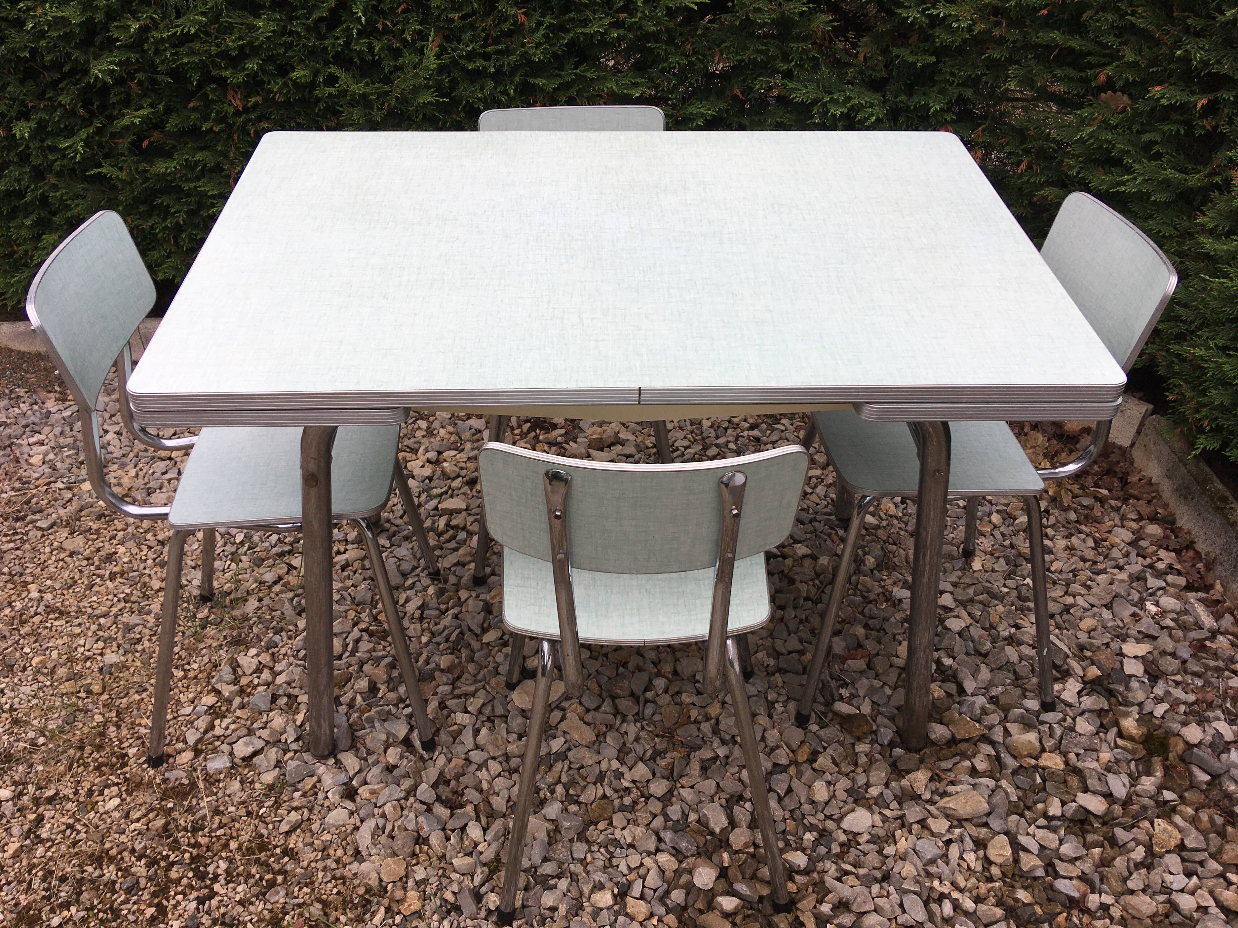 Formica table set with extensions + 4 Plastilux chairs