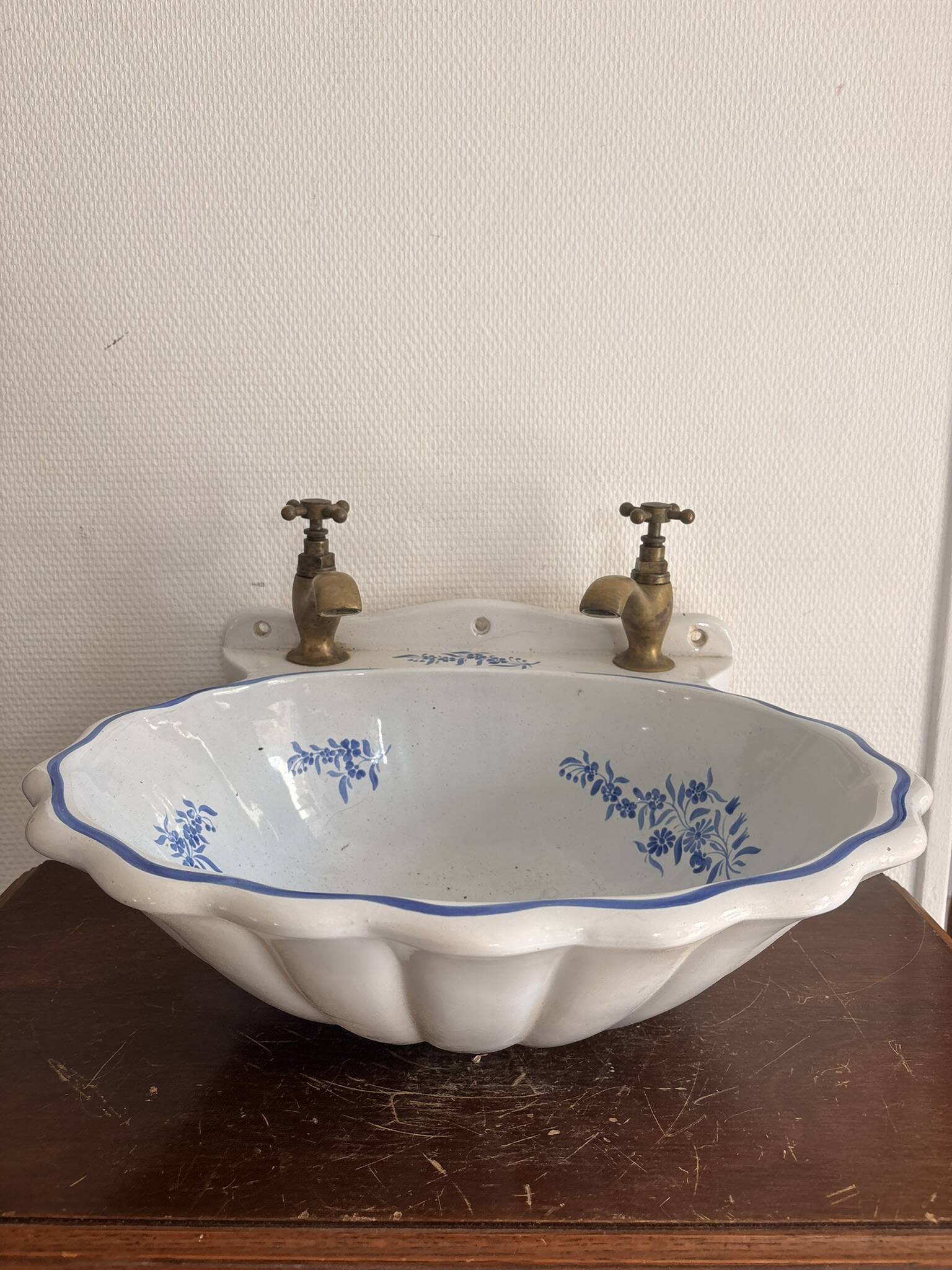 Wall-mounted washbasin shell-shaped, enamelled earthenware by Maurice Herb.