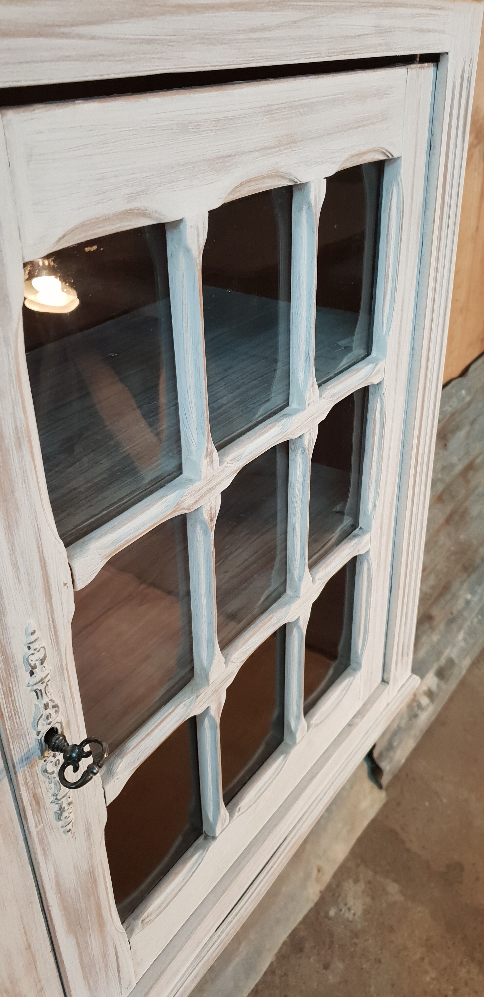 Showcase furniture to hang