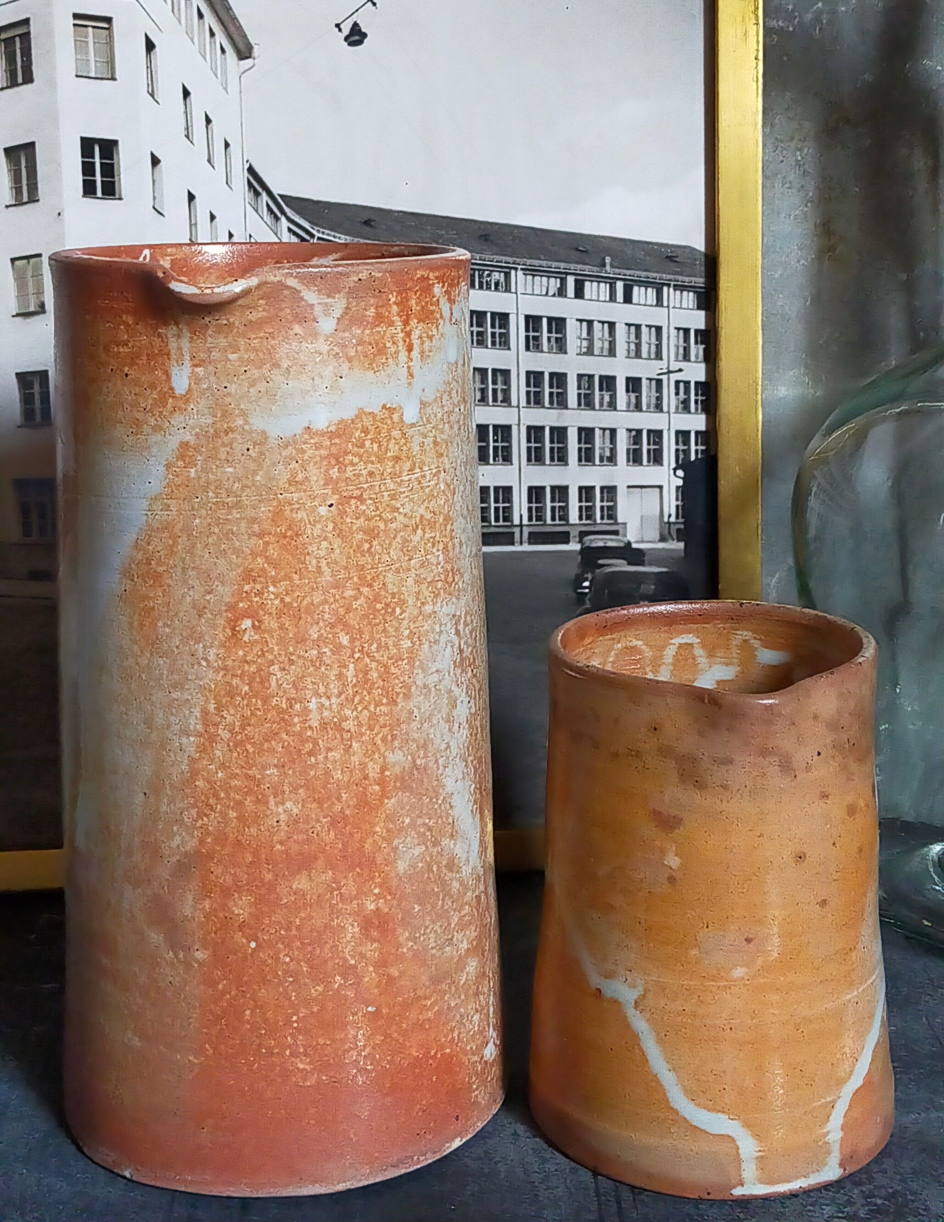 Duo de pichets de potier en grès émaillé vintages